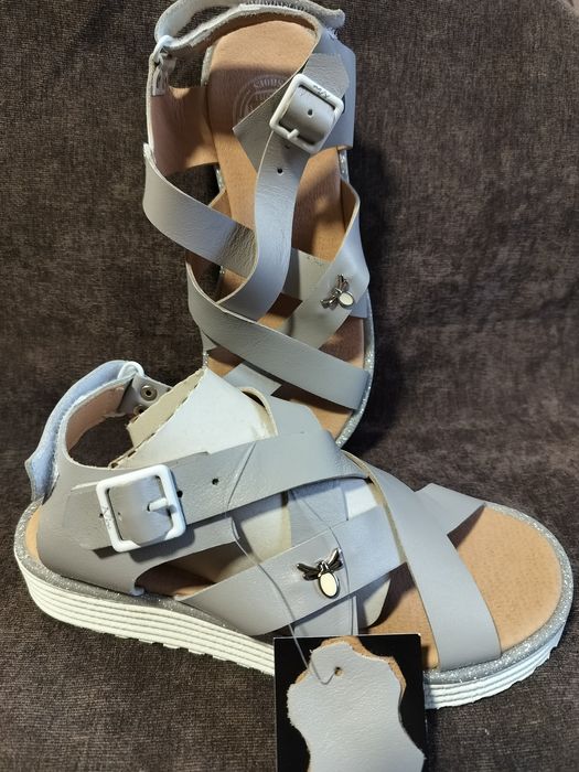 Продам босоніжки недорого у розмірах