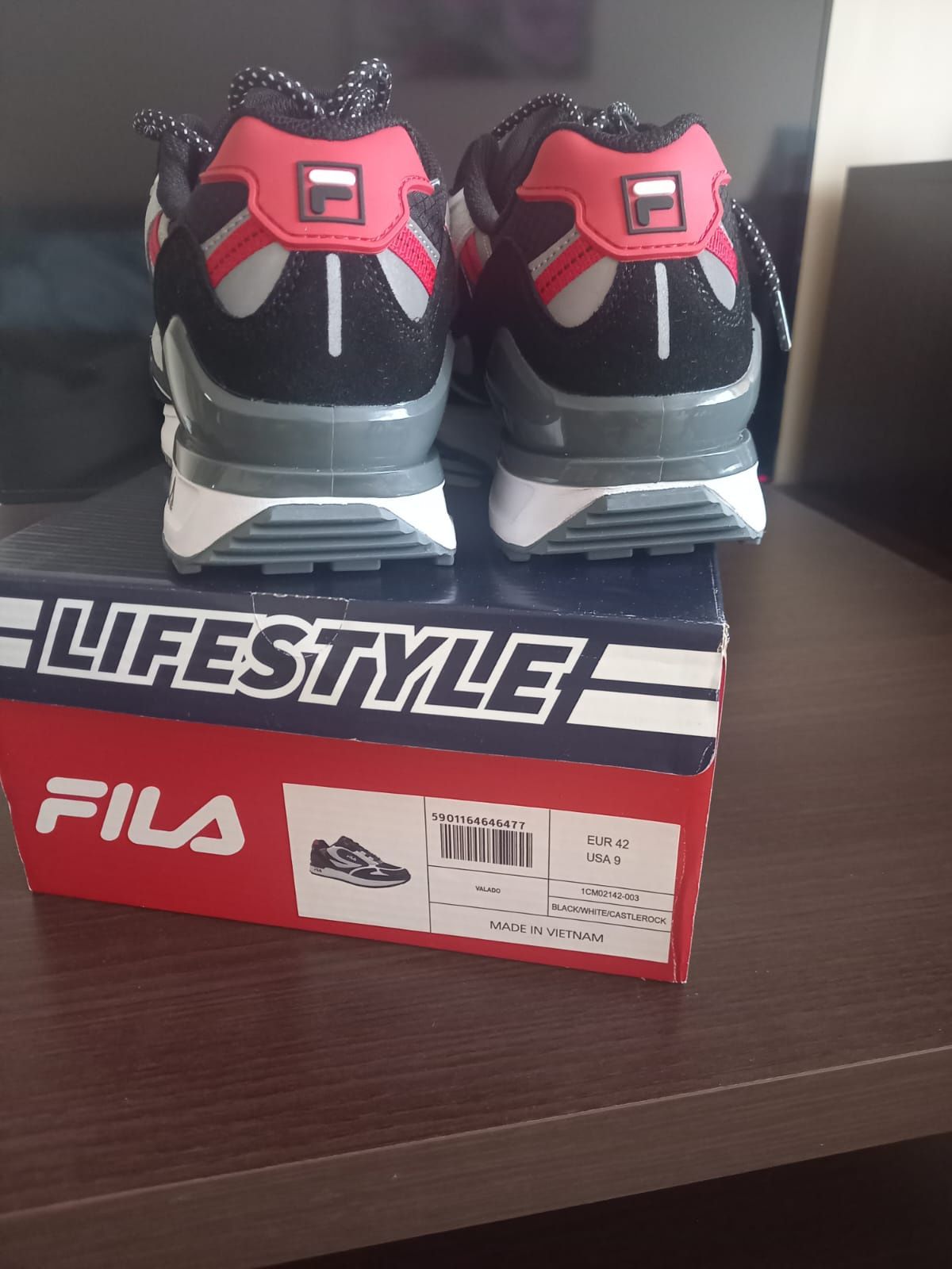 Nowe Buty sneakersy FILA r. 42