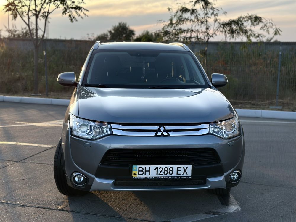 Продам MITSUBISHI Outlander 2.4 Ultimate 2014