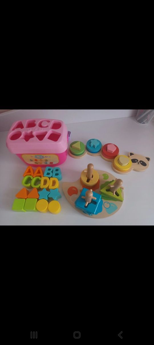 Zabawki drewniane, kształty,  literki