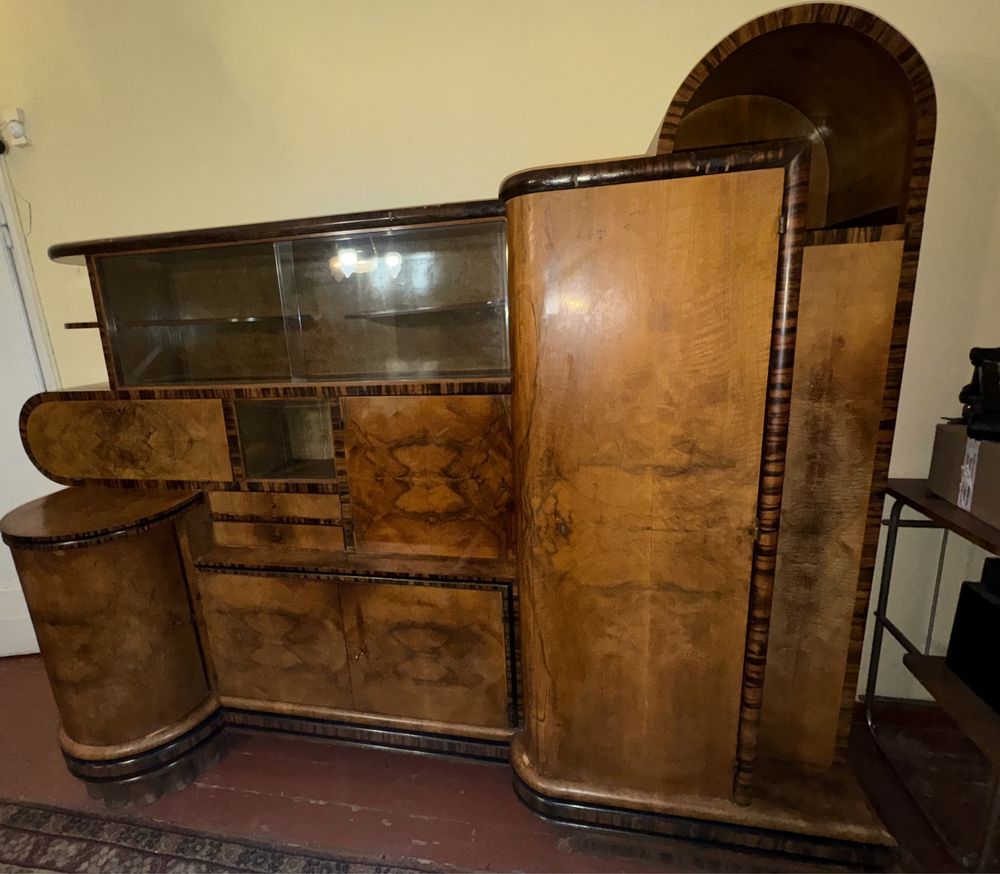 Kredens w stylu Art Deco – z lat 40. XX wieku.