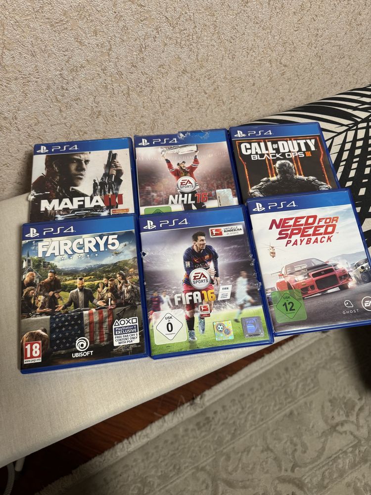 Ігорва приставкаSony PlayStation 4 (PS4) та 2геймпади в подарунок ігри