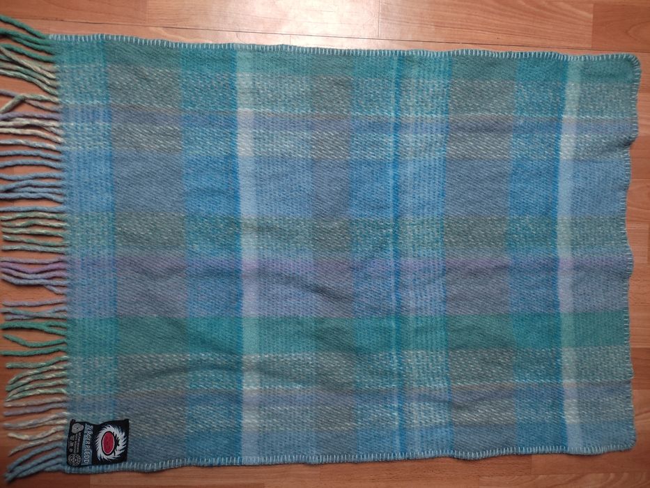 Wełniany mały pled