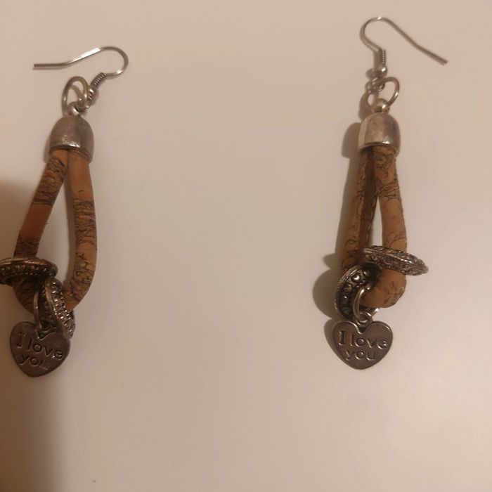 Conjunto relogio, colar e brincos em cortiça feito à mão