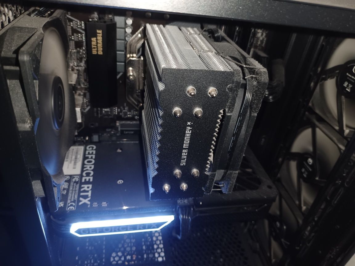 Komputer stacjonarny oraz monitor  RTX 4060Ti/AMD Ryzen 5 5600