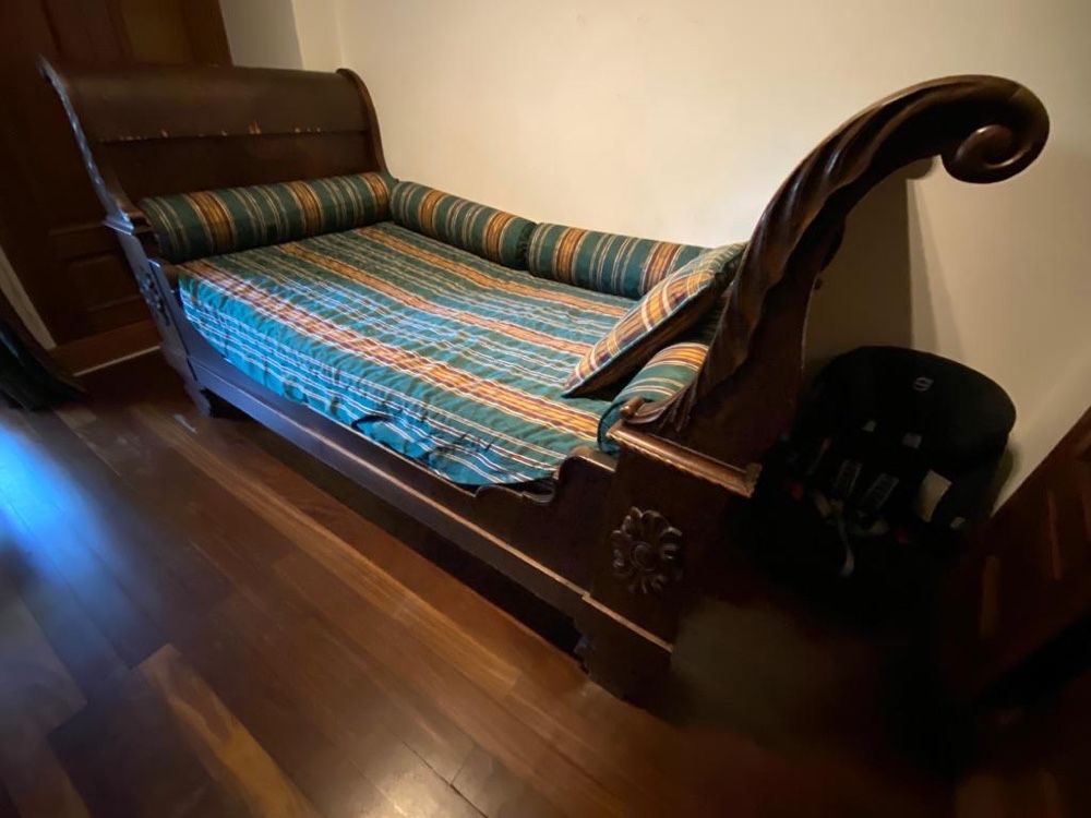 Cama antiga estilo imperio “Luis Filipe” com colchao