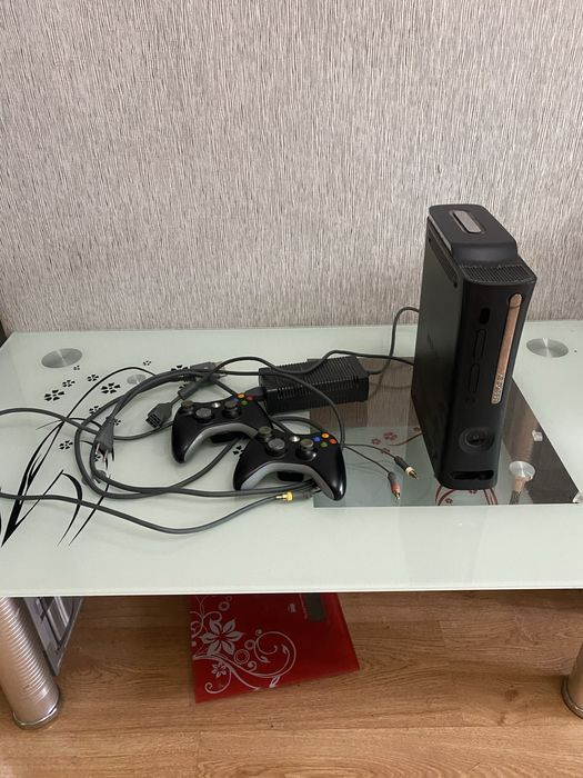 Игровая приставка Xbox 360