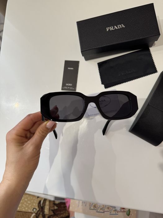 Окуляри Прада Prada в широкій оправі чорні