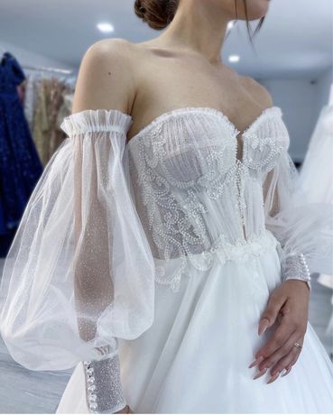 Розкішна весільна сукня з ніжним корсетом