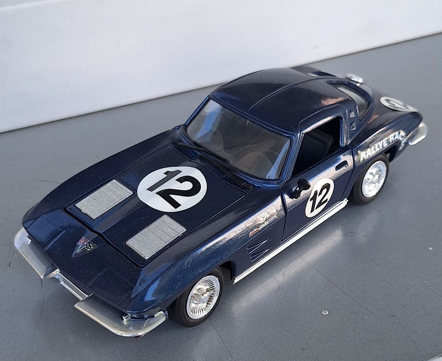 Corvette Stingray ,Revell 1:24 piekny poszukiwany