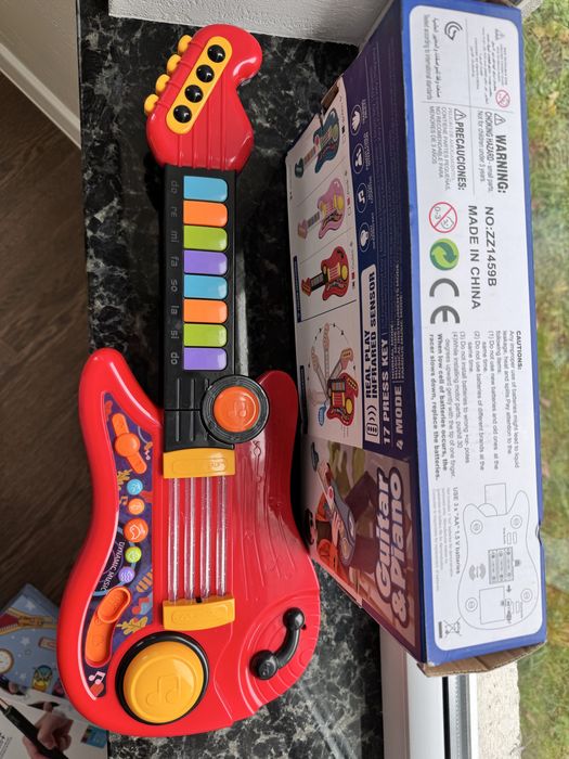 Дитяча гітара на батарейках