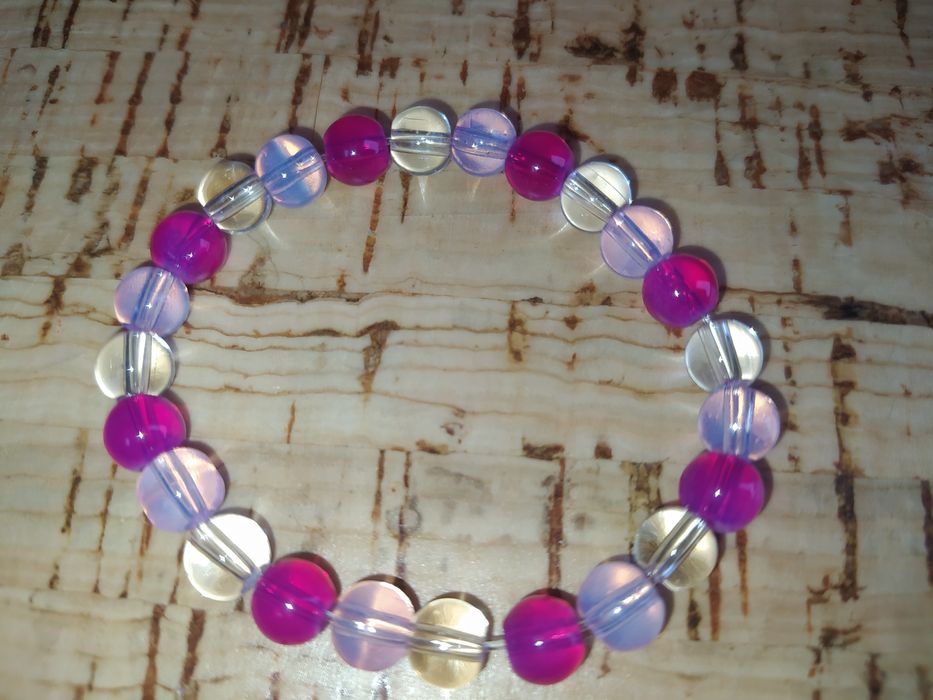 Bransoletka prześwitująca