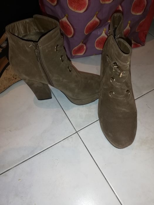 Botins e sandálias