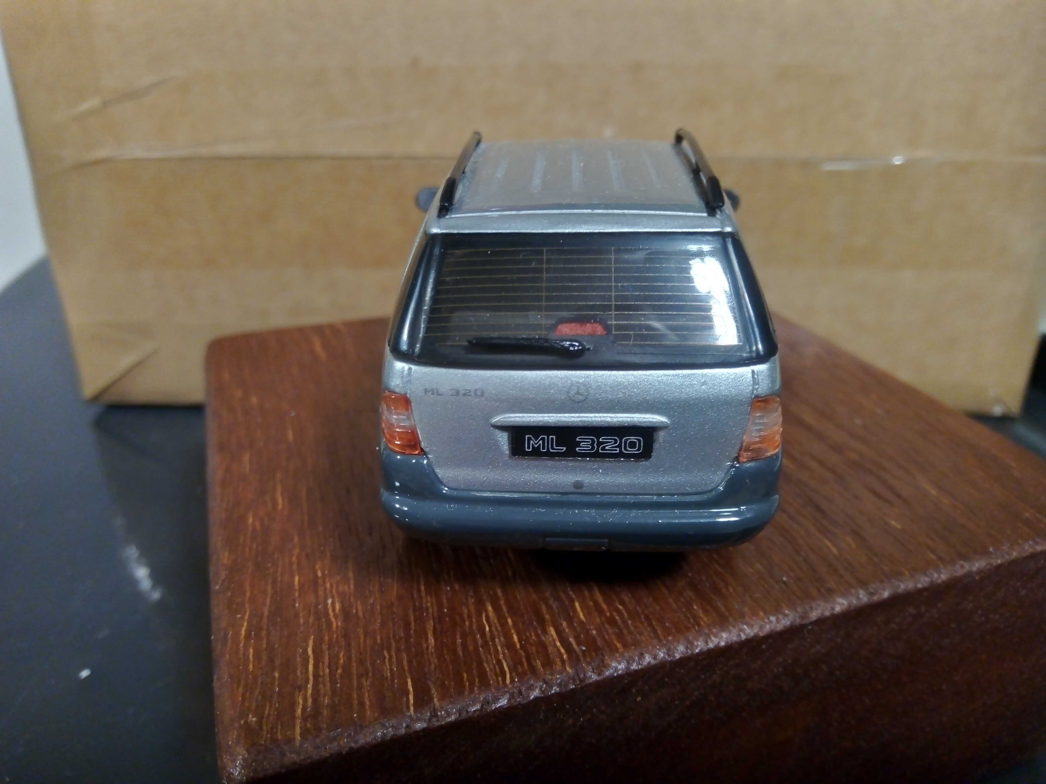 Vitesse mercedes ml klasa srebrny 1;43