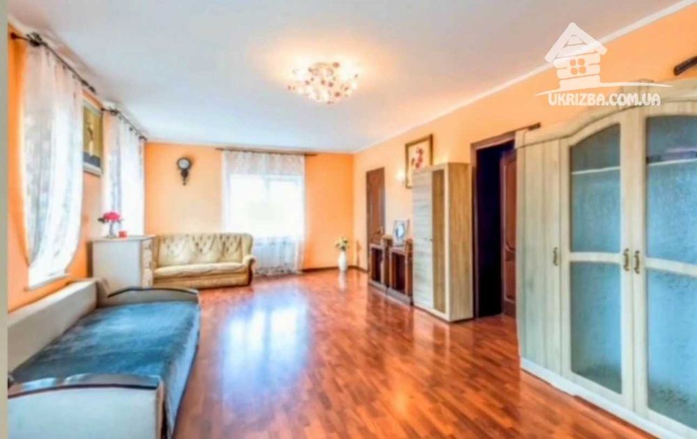 Київ. Будинок 360кв. Ділянка 16 соток, до 15 осіб.