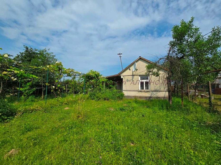 Будинок під реконструкцію  в с.Середнє над озером