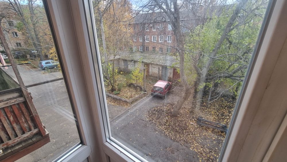 Продам  3 кімнатну квартиру центр окремий вхід 90 м.кв.