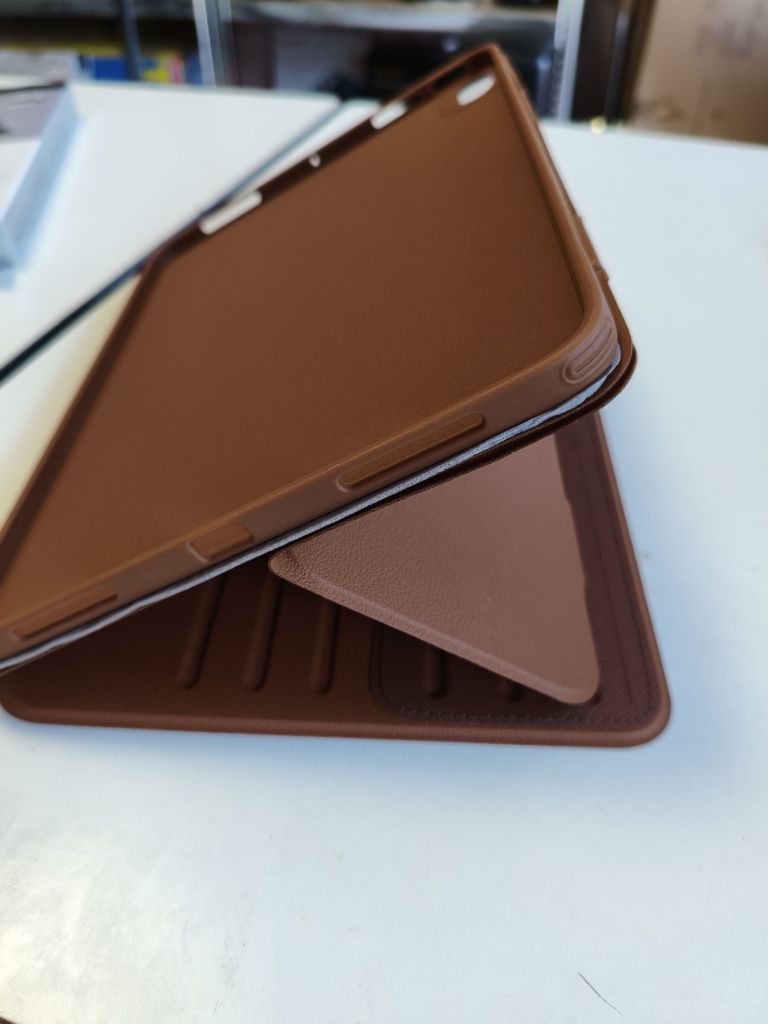 Etui magnetyczne na a tablet iPad ESR