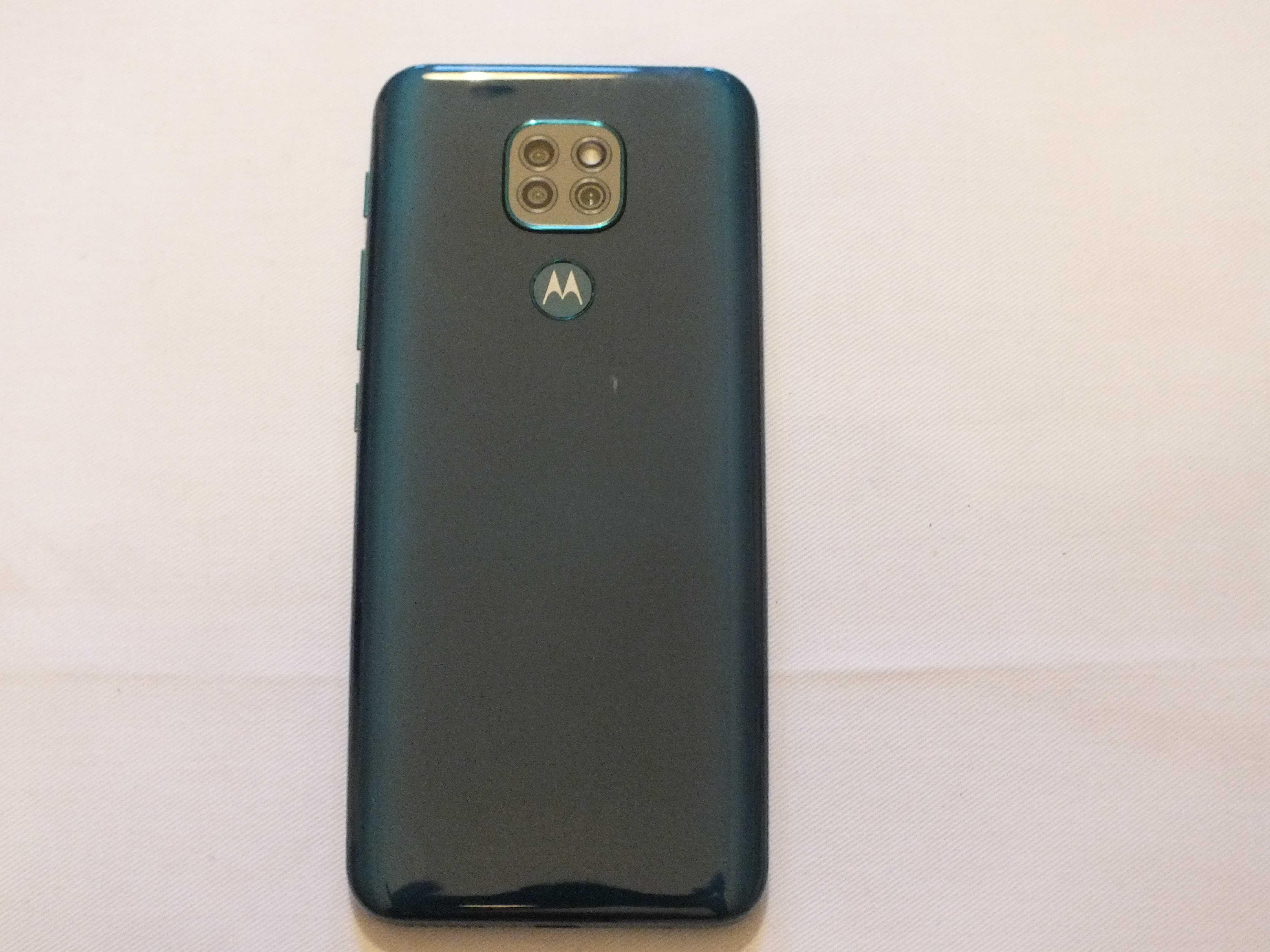Okazja-Smartfon Motorola Moto G9 Play 4 GB / 64 GB zielony. Super Stan
