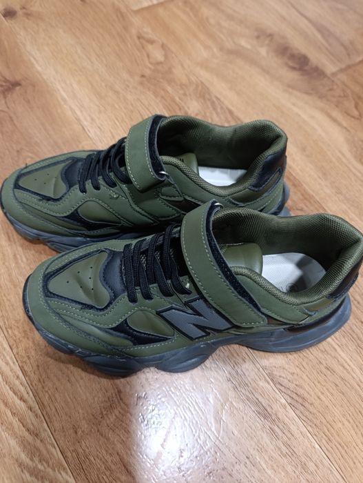 Продам кросівки для хлопчика 38 розміру