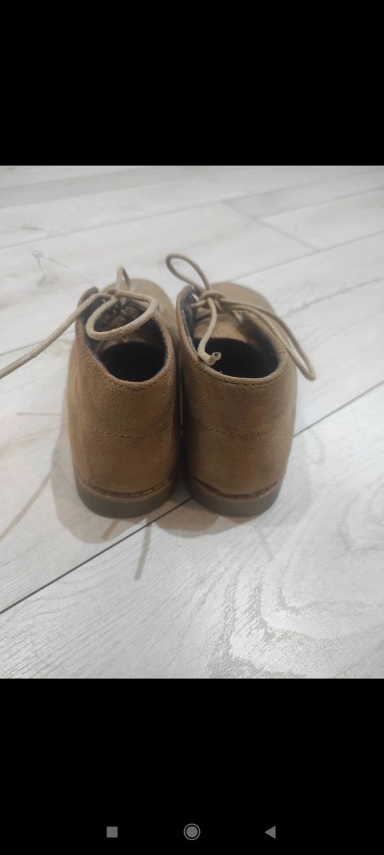 Zamszowe buty wizytowe Primark