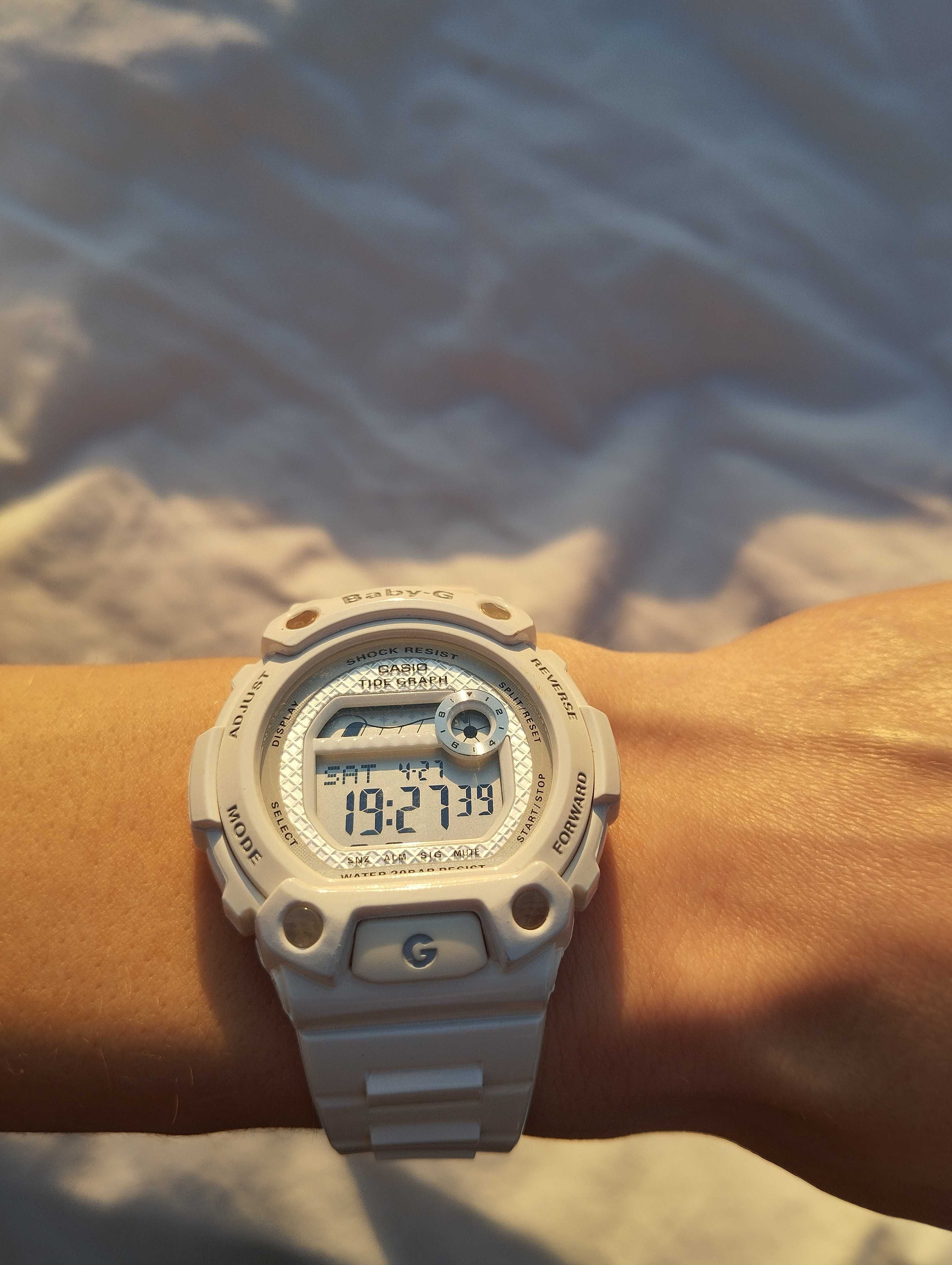 наручные часы CASIO BABY-G BLX-100-7ER белые, годинник