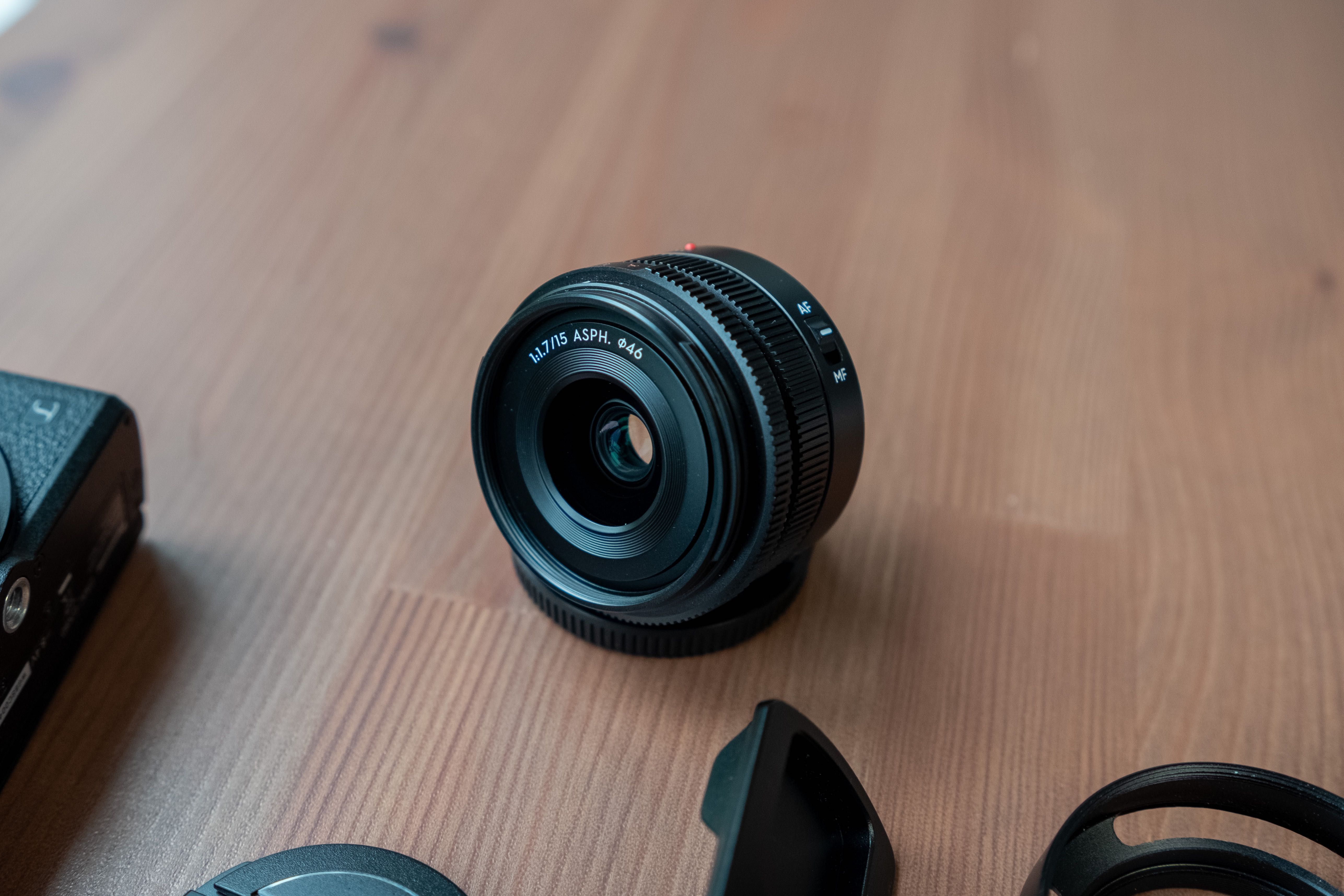 Panasonic LUMIX GX80 + DJI 15mm f/1.7 + grip i akcesoria