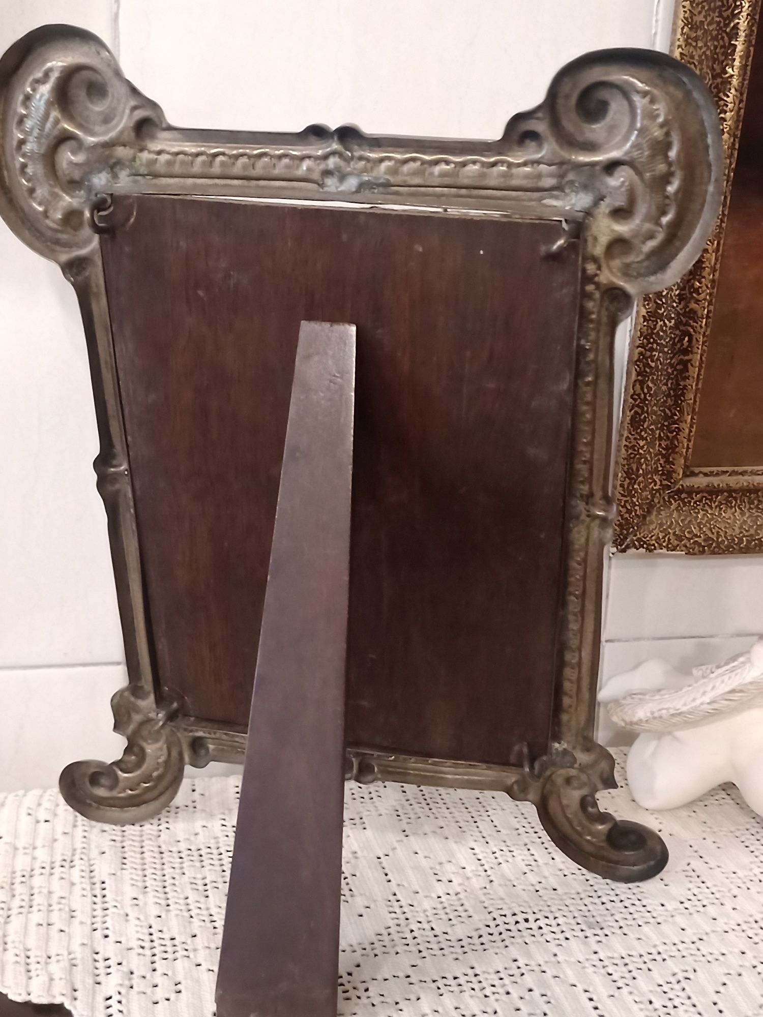 Moldura antiga em latão e vidro