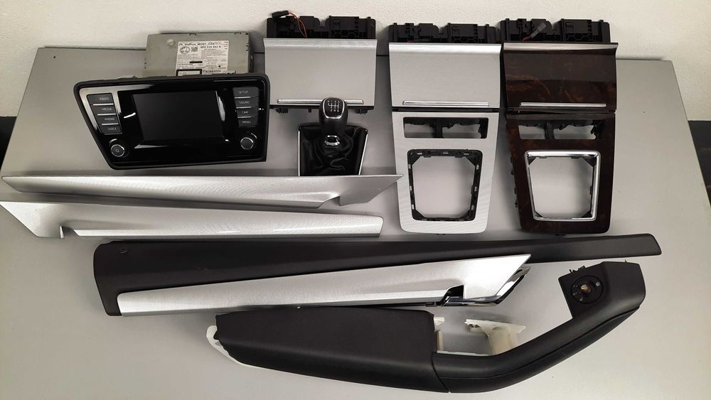 Обшивки пластик салону Універсал та ліфтбек Шкода Октавия А7