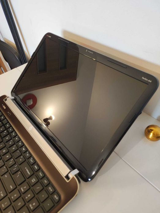 Laptop HP Pavilion DV6, 15.6, aluminium, i7, 4GB RAM, 500GB, 
Win7