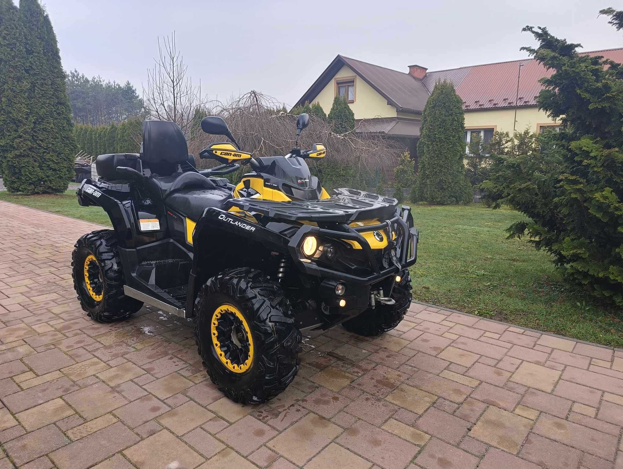 Can-Am Outlander 800 R MAX XTP wersja Long 4x4 z 2014 roku.