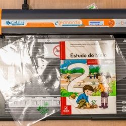 Máquina encapar livros