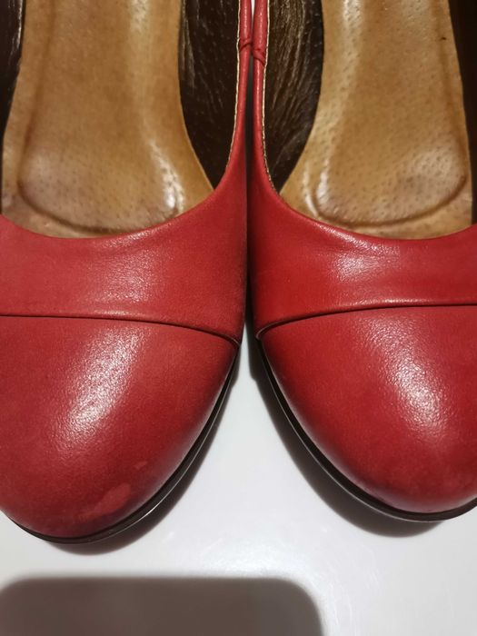 Buty czerwone na koturnie