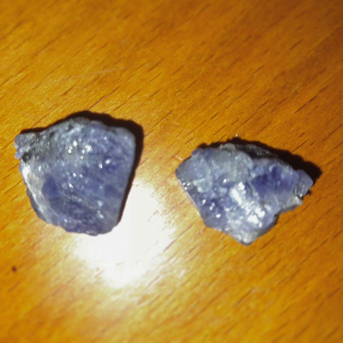 Tanzanite bruto azul