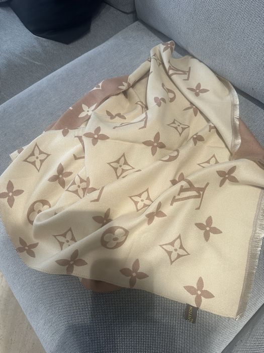 Caschecol Louis Vitton