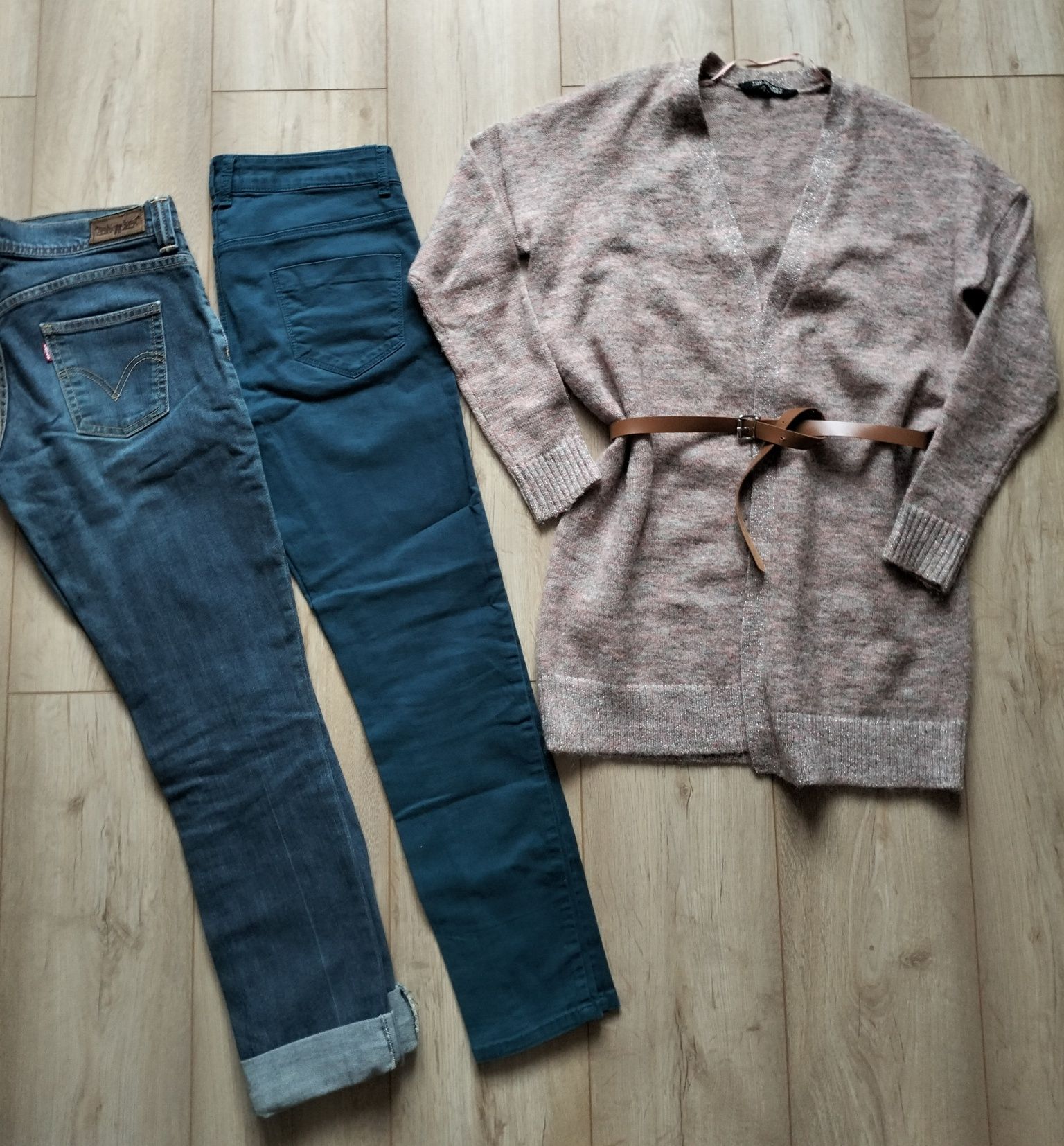 Sweter Top Secret,  jeansy Levi's i inne