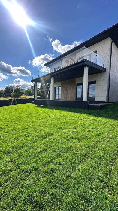 Просторий будинок в Лісниках з панорамним видом — мальовниче місце!