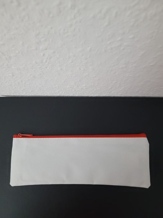 Kosmetyczka na pastę i szczoteczkę