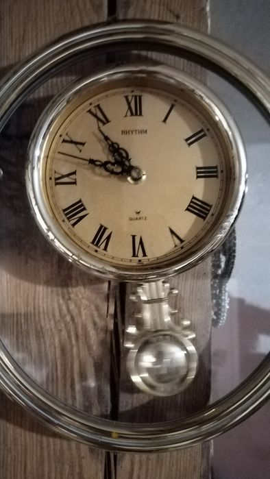 Rhythm часы настенные с маятником.