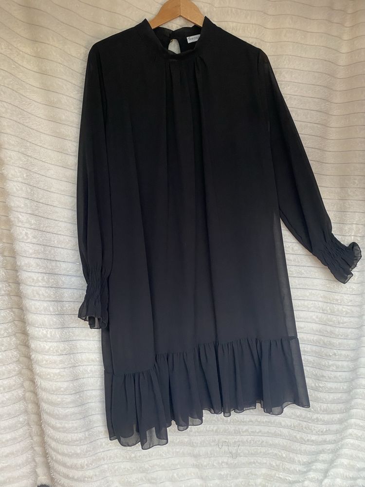 Sukienka czarna elegancka 40