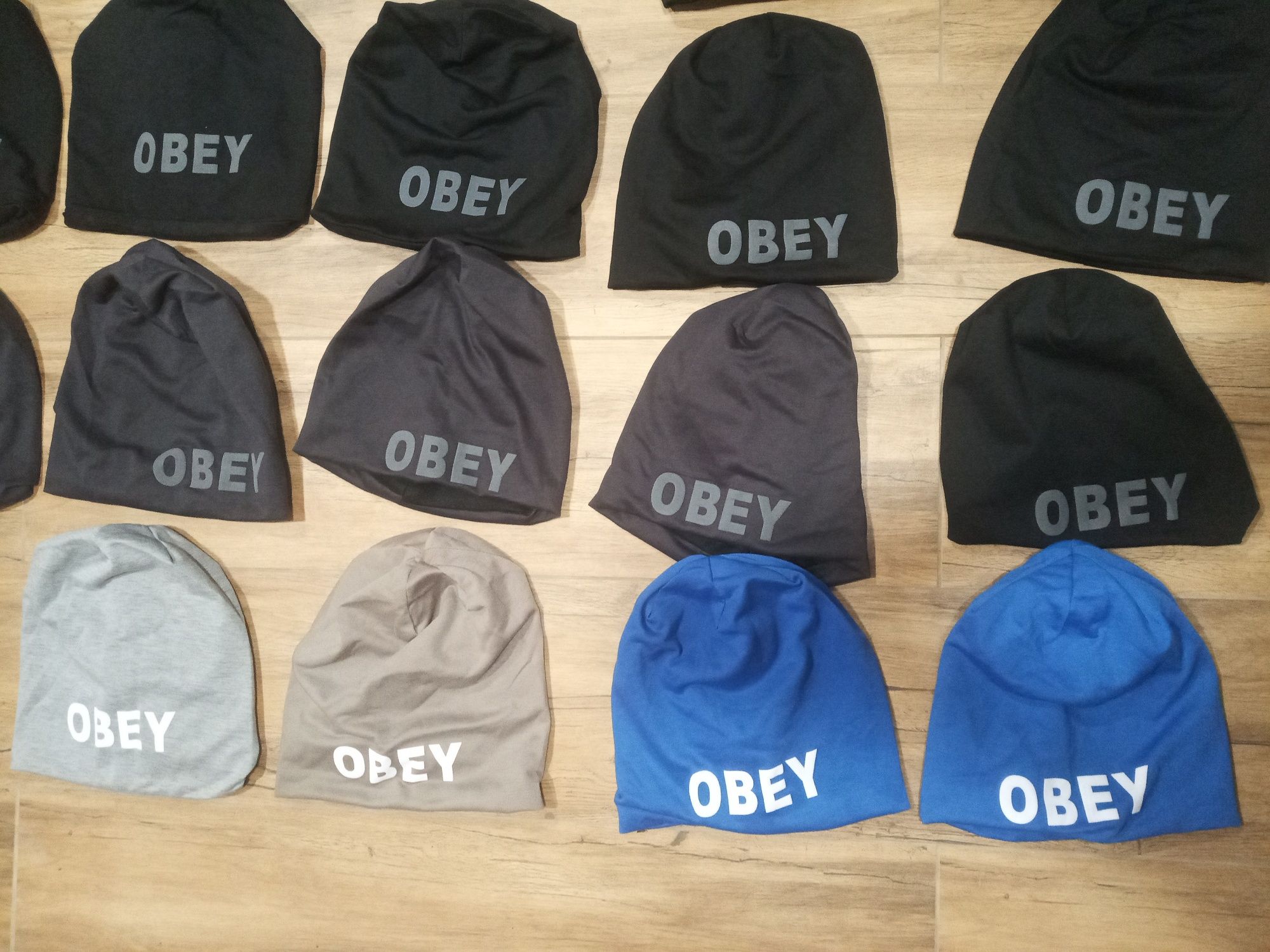 Шапки з написом OBEY китайські 19 шт