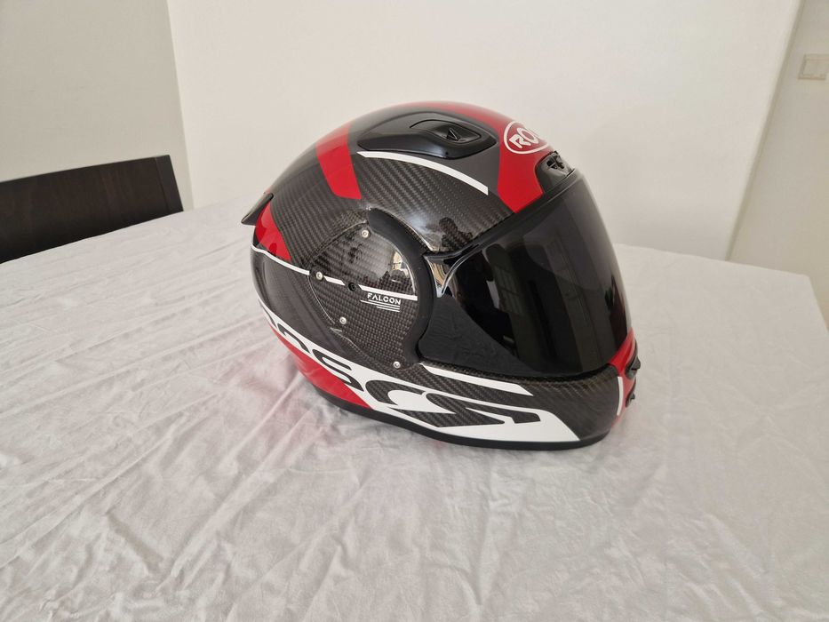 Capacete ROOF RO200 em carbono, tamanho M, pesa apenas 1090g