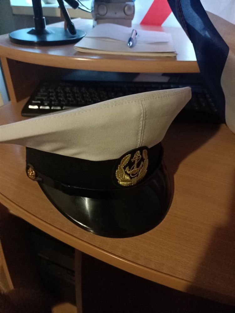 Продам фуражку и зимнюю шапку