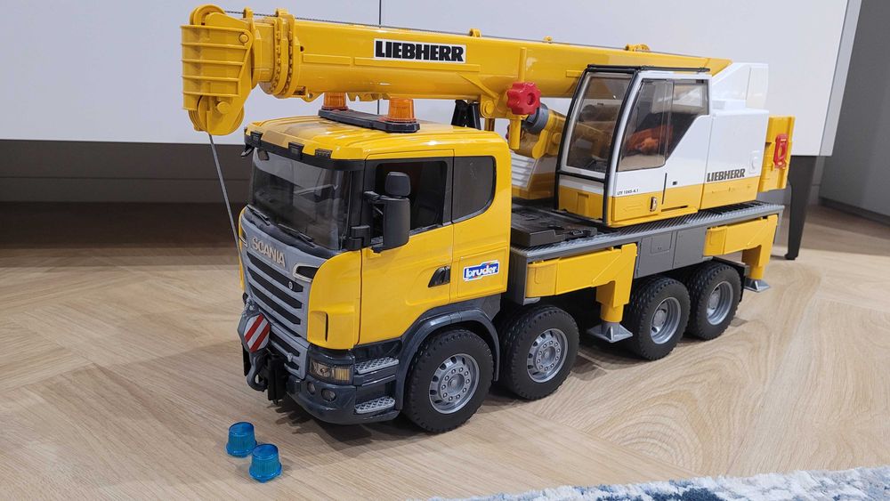 Автокран Bruder Skania Super 560R