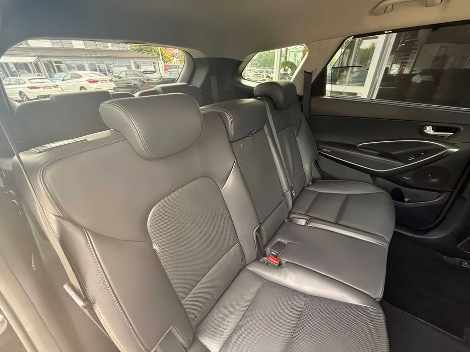 Hyundai Grand Santa Fe      2016