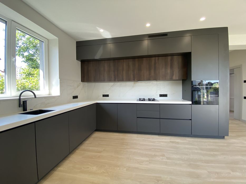 Стильний будинок з дизайнерським ремонтом 165 м2 на 5 сотках