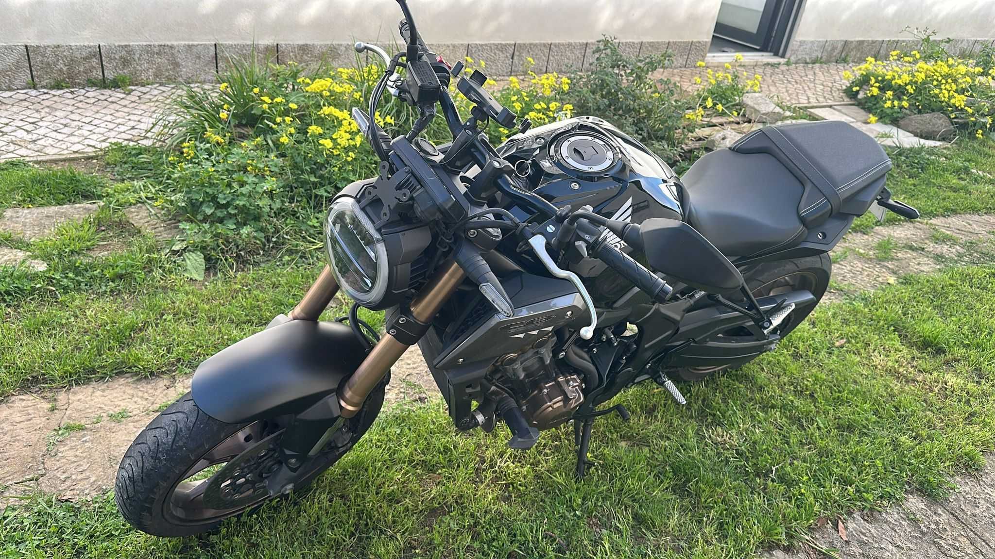Vendo Honda CB 650R 19.000km 2020  com muitos extras