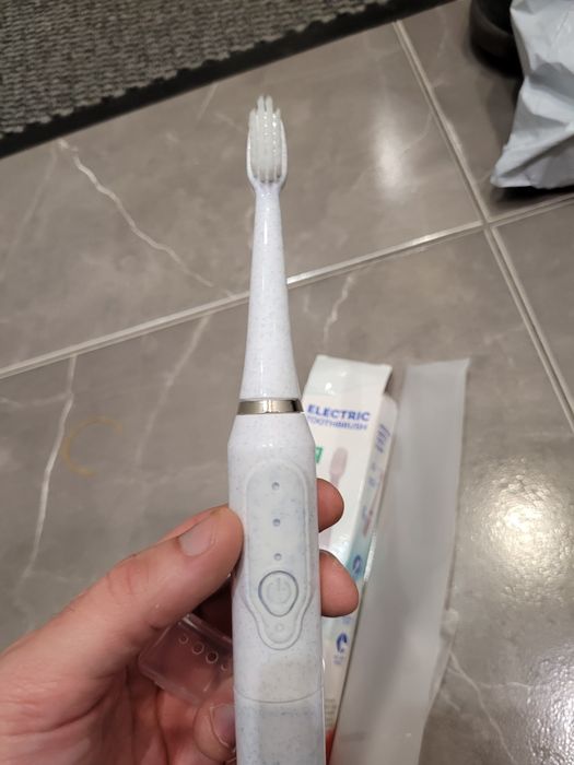 Sprzedam nową szczoteczkę soniczną