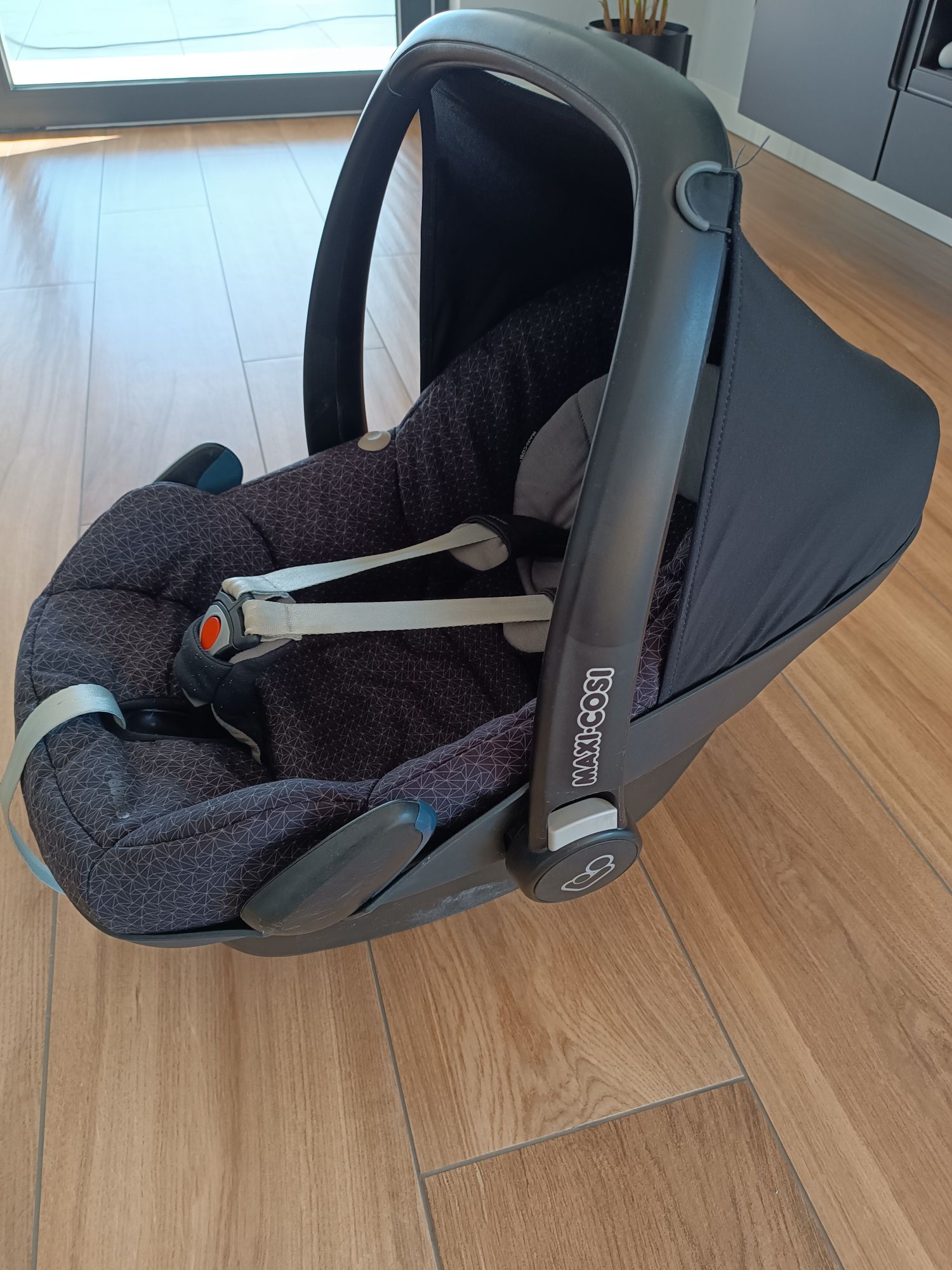 Fotelik samochodowy nosidełko Maxi Cosi Pebble