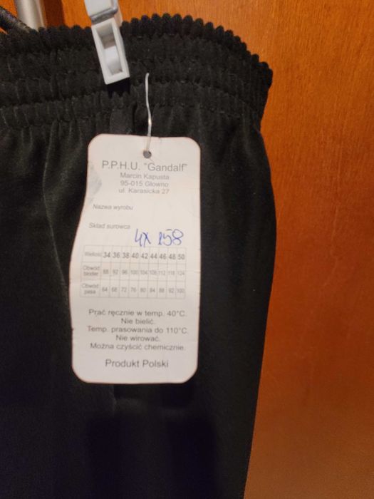 Eleganckie, nowe spodnie w kant.